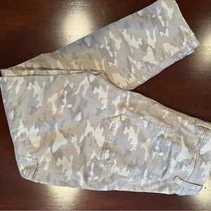 Banana Republic camo cargo pants, size 4